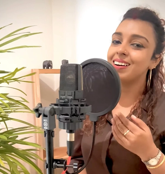 Talented artist Anu Madhubhashinie singing a cover song using a professional studio mic.